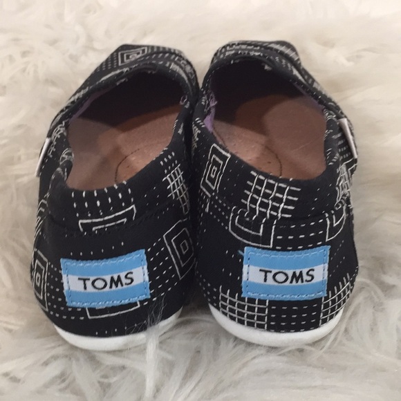 Toms Black/White Geometric Square Printed Slip On - Picture 3 of 6